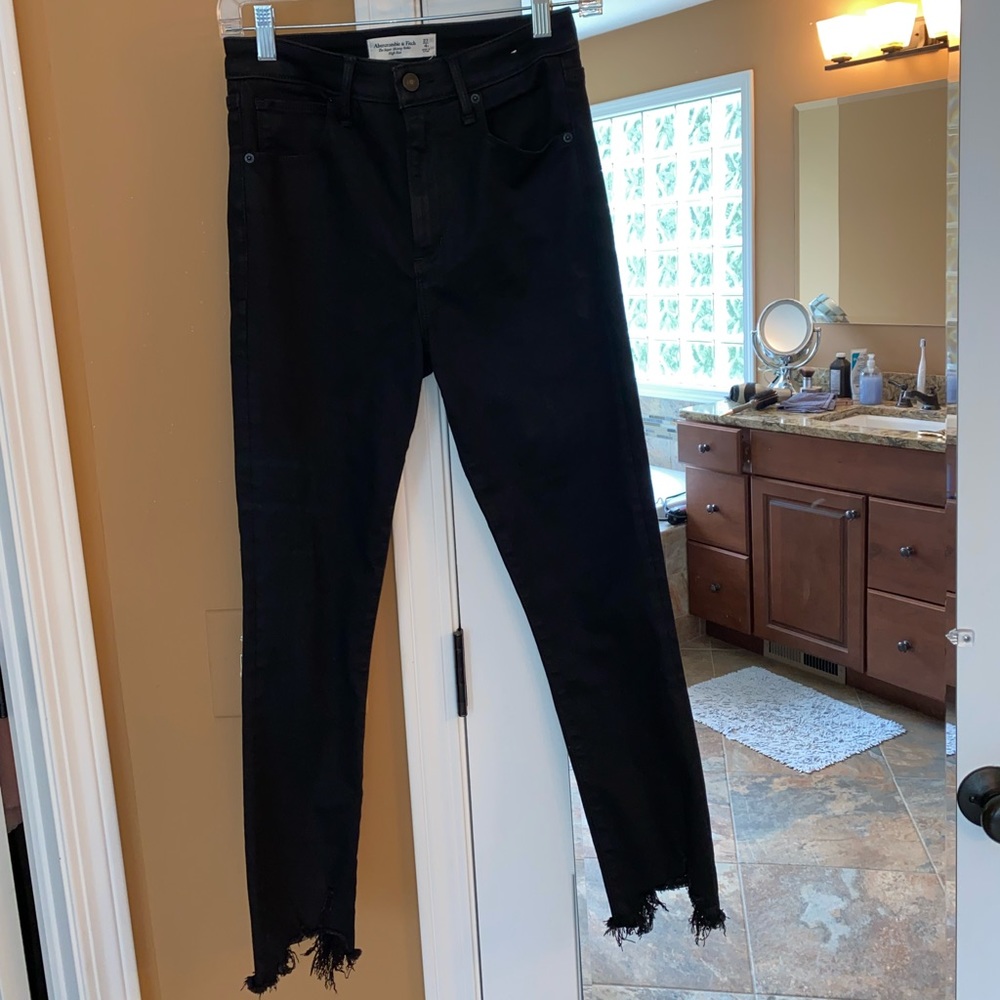 Abercrombie & Fitch High-Waisted Jeans